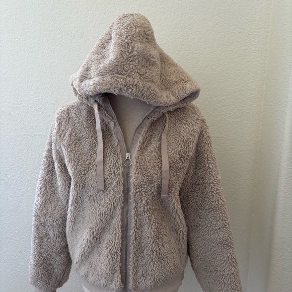 Athleta Ritual Faux Fur zip up jacket with hood Size Medium - Picture 4 of 10